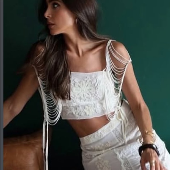Zara White Embroidered Cropped Top with Beaded Sleeves - Picture 3 of 7